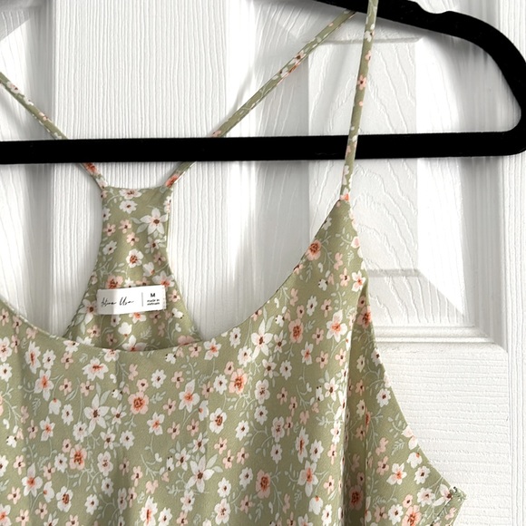 Soft Green Flowy Floral Racerback Tank Top size MEDIUM - Picture 2 of 4